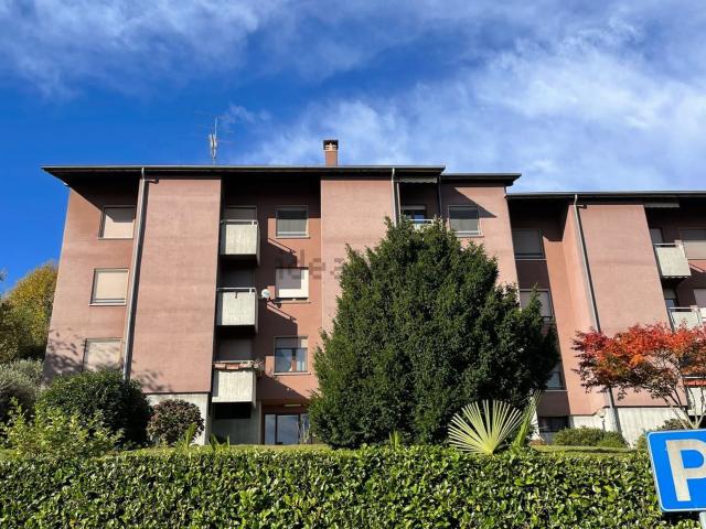 Appartamento in vendita a Mercallo, Lombardia