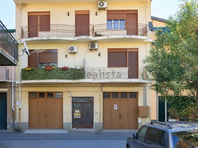 Appartamento in vendita a Aci Sant'Antonio, Catania