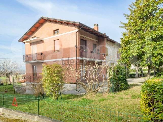 Appartamento in vendita a Gubbio, Umbria
