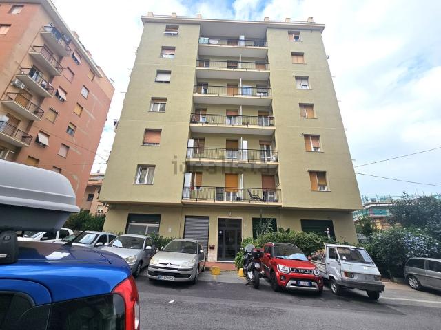 Appartamento in vendita a Cornigliano, Genova