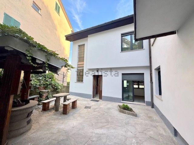 Appartamento in vendita a Grandate, Lombardia