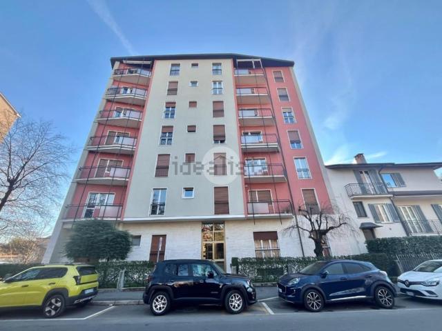 Appartamento in vendita a Carate Brianza, Lombardia