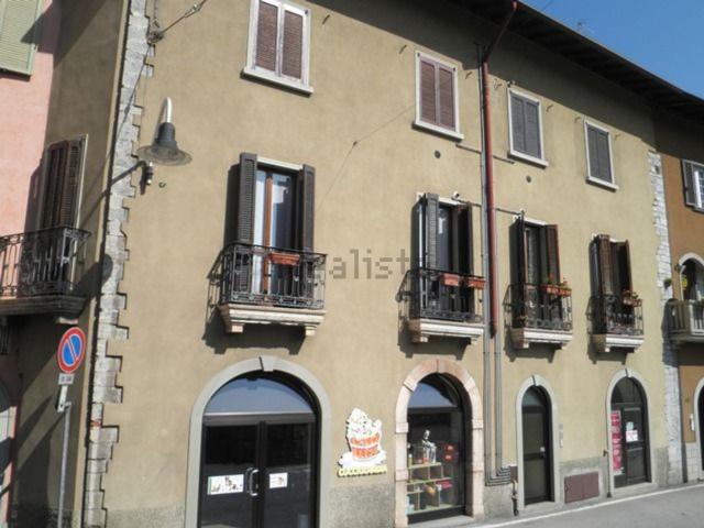 Appartamento in vendita a Comunità Montana della Valle Brembana, Zogno