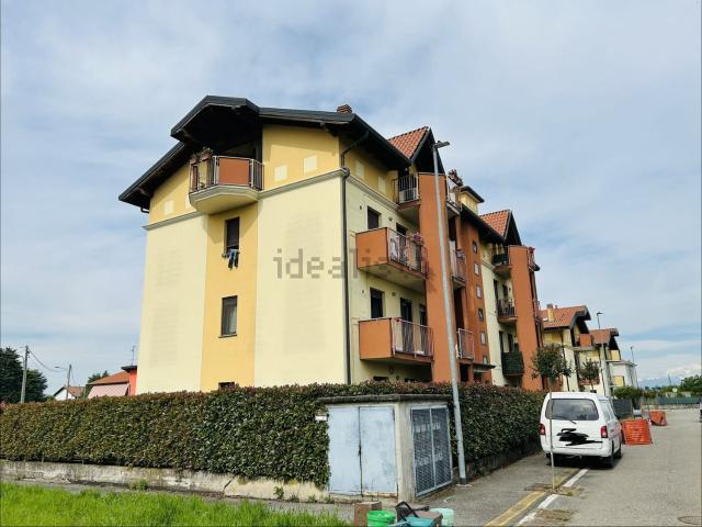 Appartamento in vendita a Samarate, Lombardia