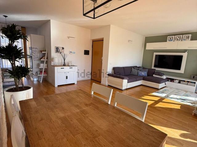Appartamento in vendita a Cucciago, Lombardia