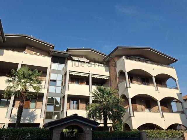 Appartamento in vendita a Barlassina, Lombardia