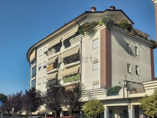 Appartamento in vendita a Pessano Con Bornago, Lombardia