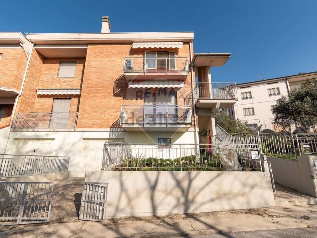 Appartamento in vendita a Macine, Marche
