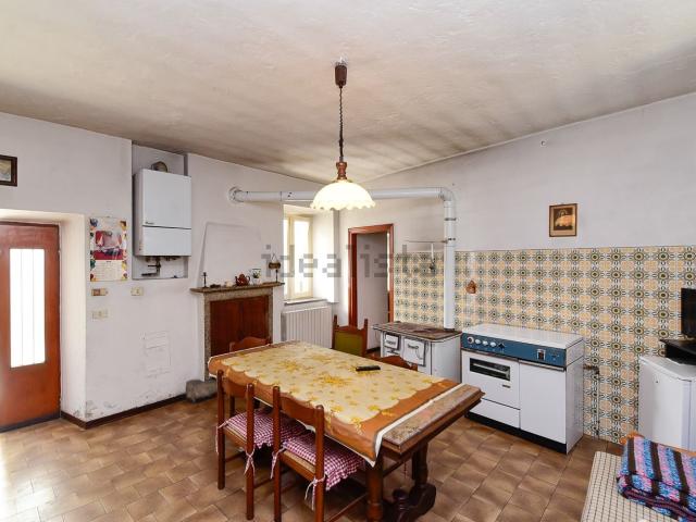 Appartamento in vendita a Suello, Lombardia