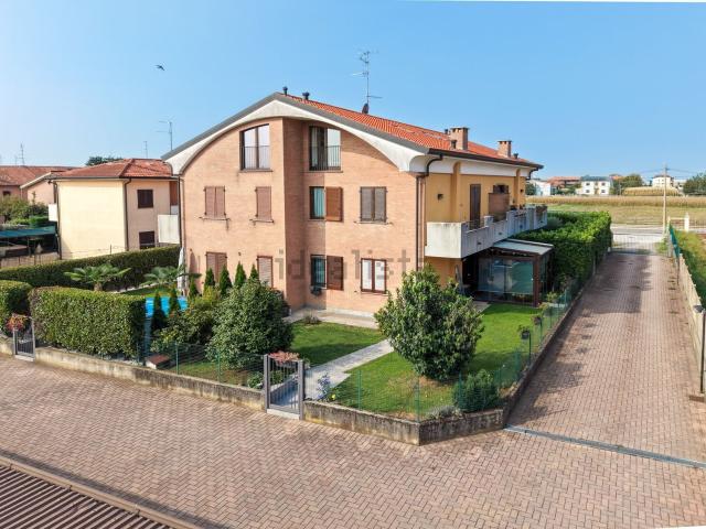 Appartamento in vendita a Rovello Porro, Como