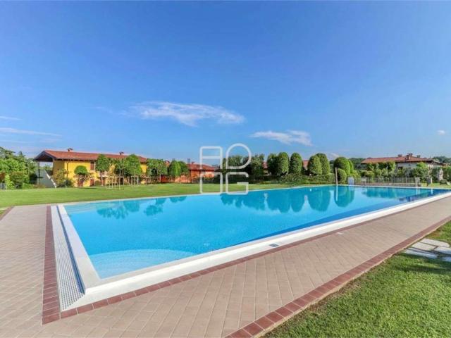 Appartamento in vendita a Padenghe Sul Garda, Lombardia