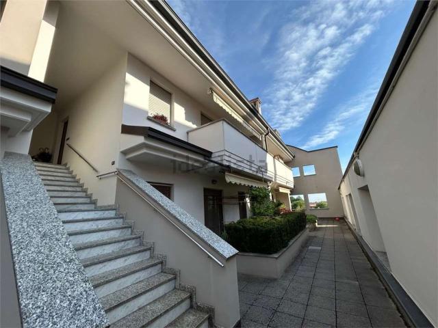 Appartamento in vendita a Romano Di Lombardia, Lombardia