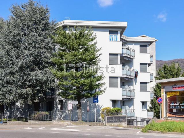 Appartamento in vendita a Lipomo, Como