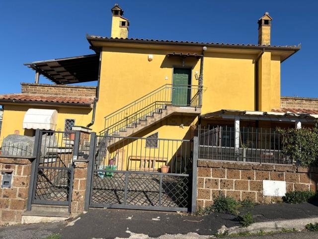 Attico in vendita a Capranica, Lazio