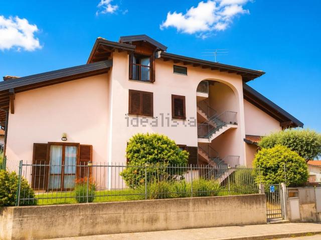 Appartamento in vendita a Biandronno, Lombardia
