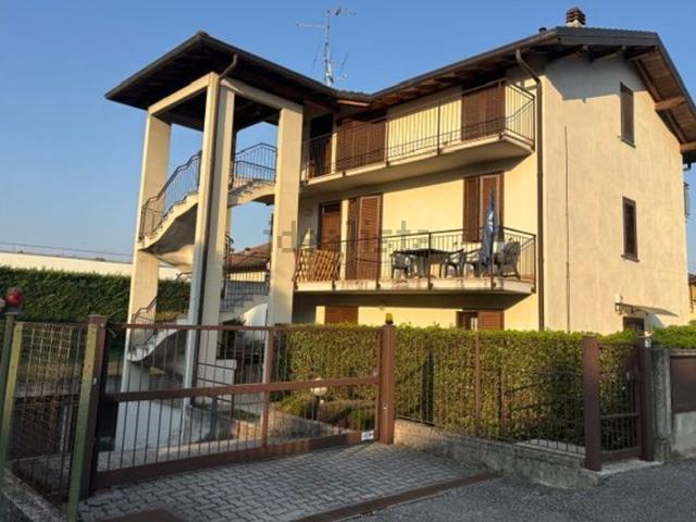 Appartamento in vendita a Appiano Gentile, Como