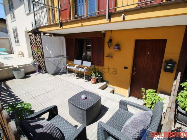 Appartamento in vendita a Lazzate, Lombardia