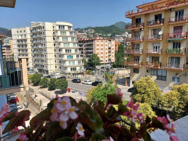 Appartamento in vendita a Salerno, Campania