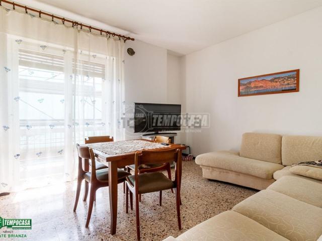 Appartamento in vendita a Carate Brianza, Lombardia