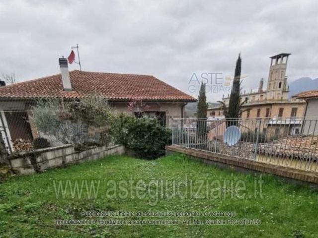 Appartamento in vendita a Cerreto d'Esi, Ancona