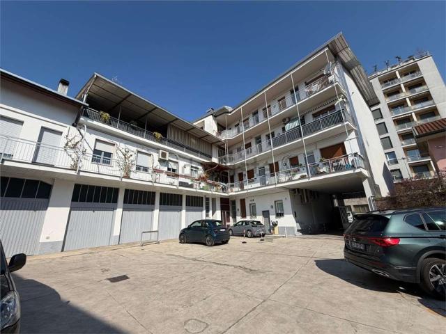 Appartamento in vendita a Cesano Maderno, Lombardia