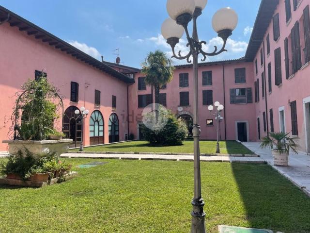 Appartamento in vendita a Padenghe Sul Garda, Lombardia