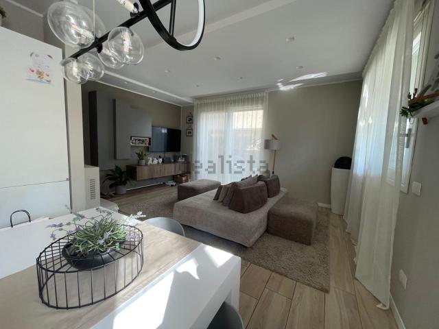 Appartamento in vendita a Barlassina, Lombardia