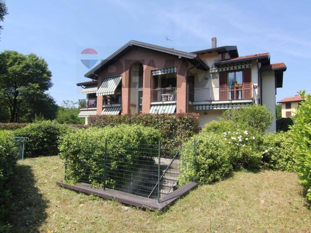 Appartamento in vendita a Lozza, Lombardia