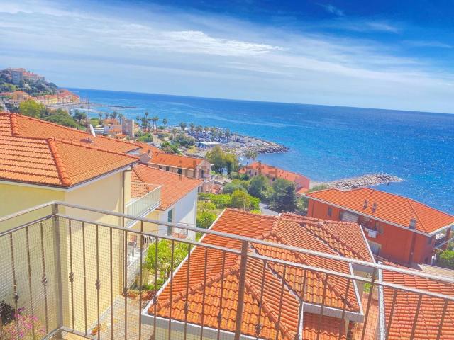 Attico in vendita a Poggi Inferiore, Imperia