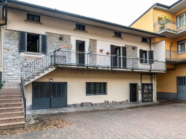 Appartamento in vendita a Botta, Nembro