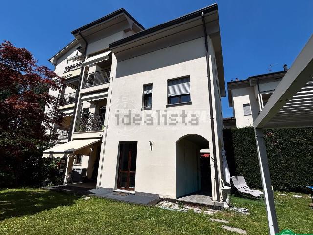 Appartamento in vendita a Albiate, Lombardia