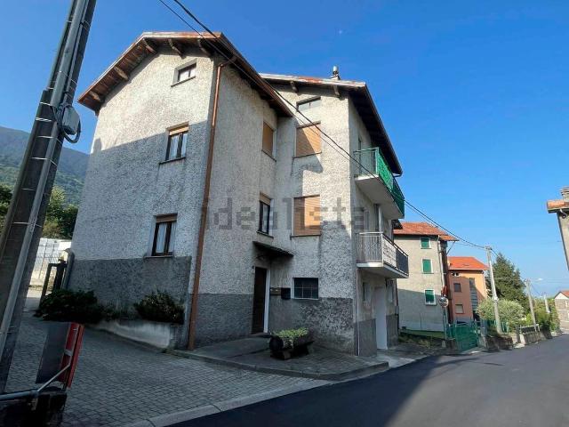 Appartamento in vendita a Talamona, Lombardia