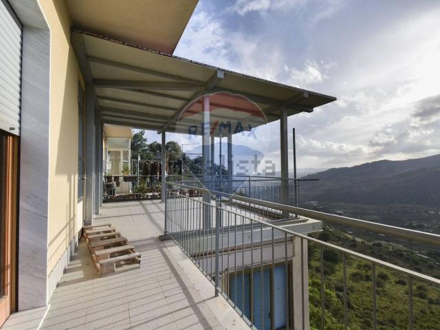 Appartamento in vendita a Bronte, Catania