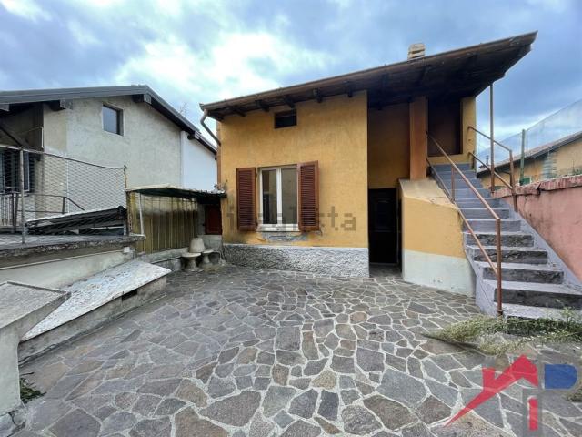 Appartamento in vendita a Piazza, Caprino Bergamasco