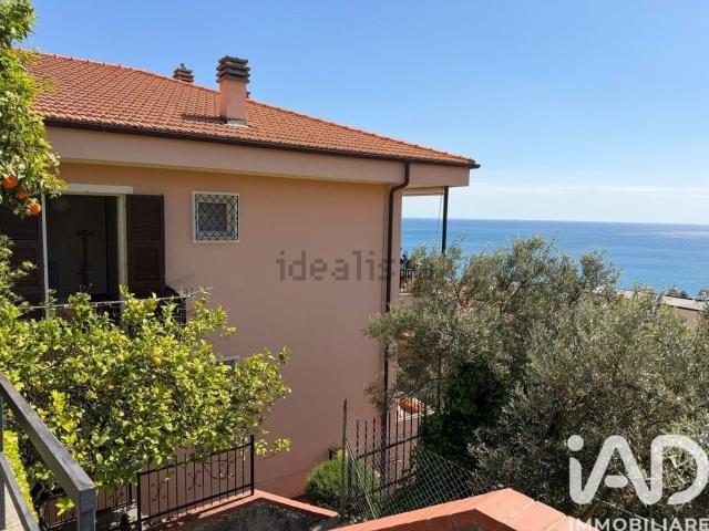 Appartamento in vendita a Finalmarina, Finale Ligure