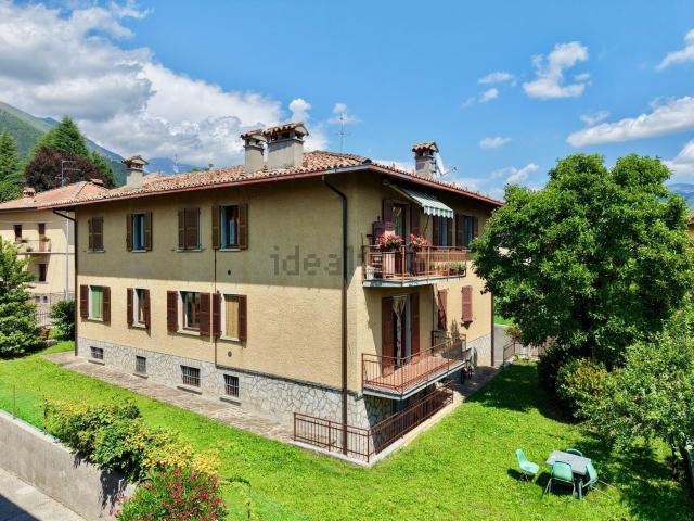 Appartamento in vendita a Rovetta, Lombardia