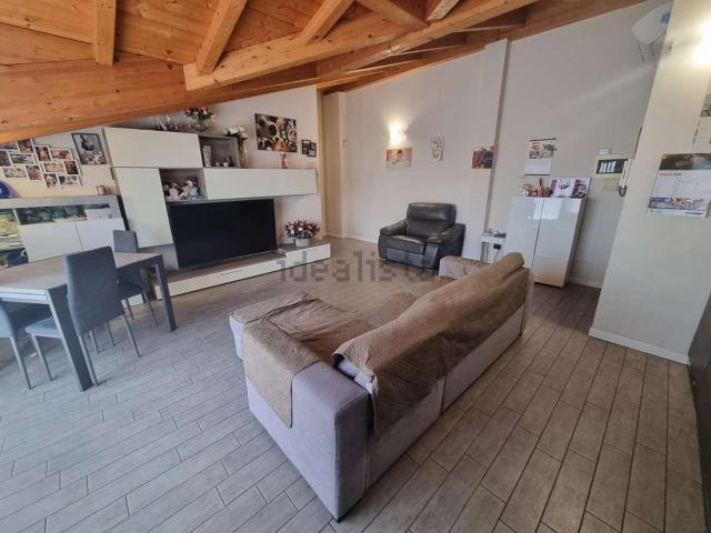 Appartamento in vendita a Desio, Lombardia