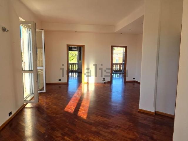 Attico in vendita a Cornigliano, Serra Riccò