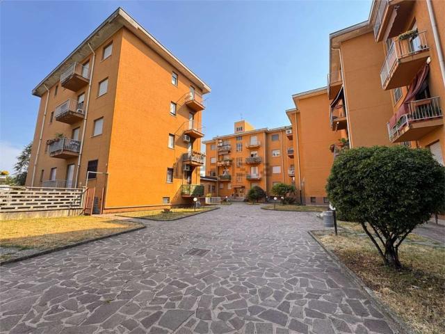 Appartamento in vendita a Meda, Lombardia
