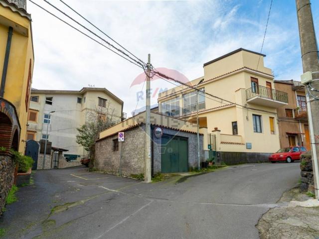Appartamento in vendita a Valverde, Sicilia