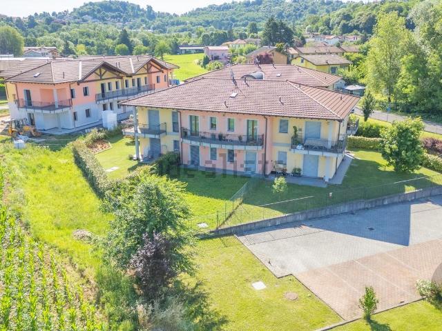 Appartamento in vendita a Daverio, Lombardia