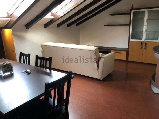 Attico in vendita a Oltrona San Mamette, Lombardia