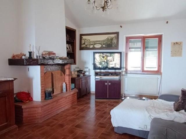 Appartamento in vendita a Isola, Luni