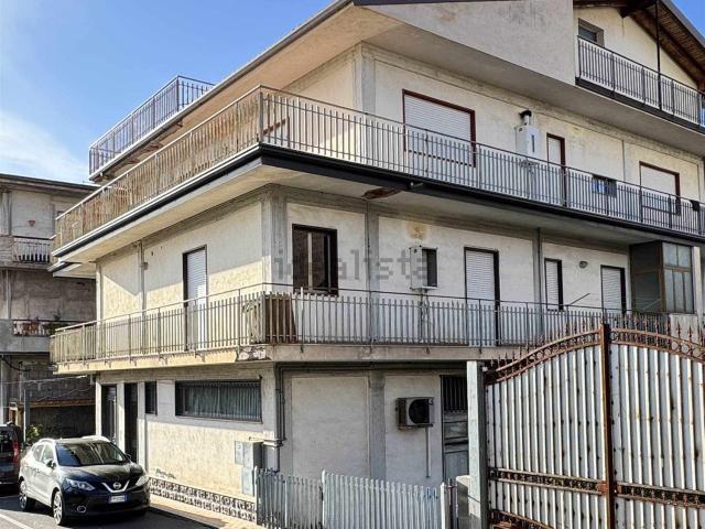 Appartamento in vendita a Santa Maria Di Licodia, Catania