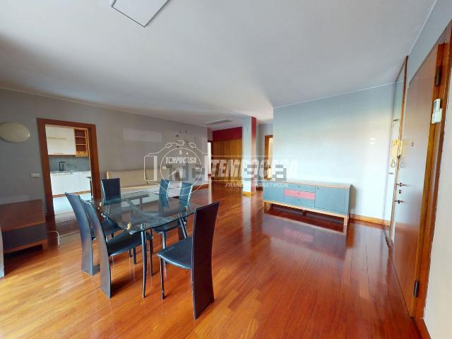 Appartamento in vendita a Cesano Maderno, Lombardia