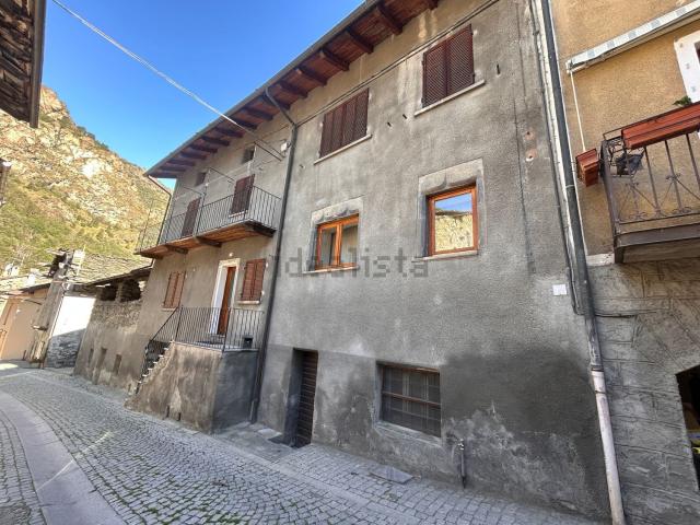 Appartamento in vendita a Montjovet, Aosta