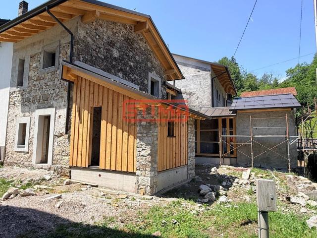 Appartamento in vendita a Barcis, Friuli-Venezia Giulia