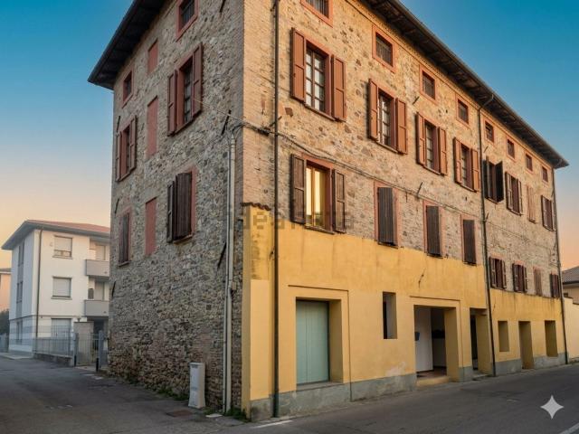 Appartamento in vendita a Tizzano Val Parma, Reggio Emilia