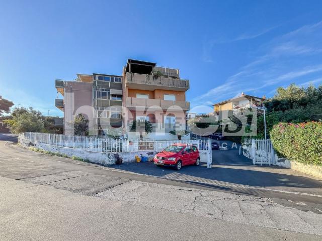Appartamento in vendita a Ficarazzi, Aci Castello