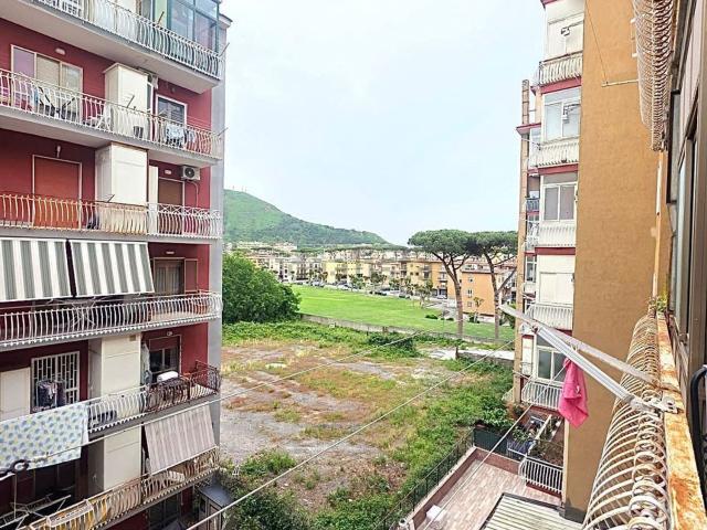 Appartamento in vendita a Astroni, Pianura